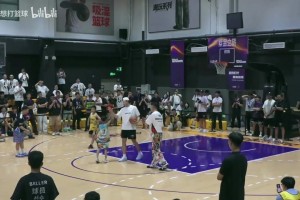 里弗斯中国行与球迷单挑互动！